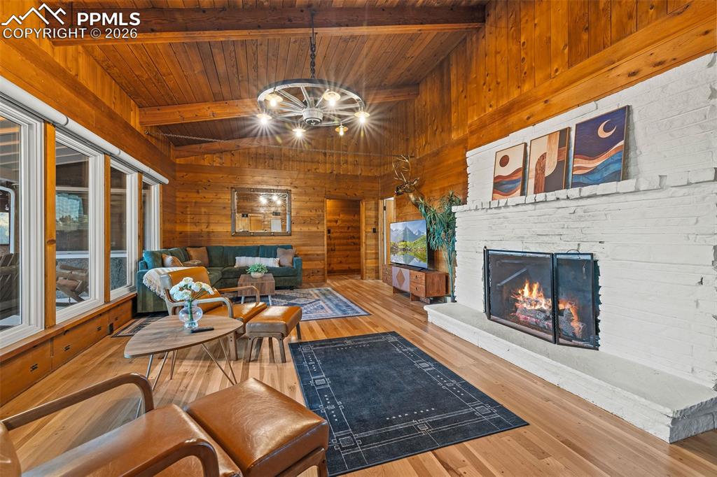 Image 12 of 50: Living Room