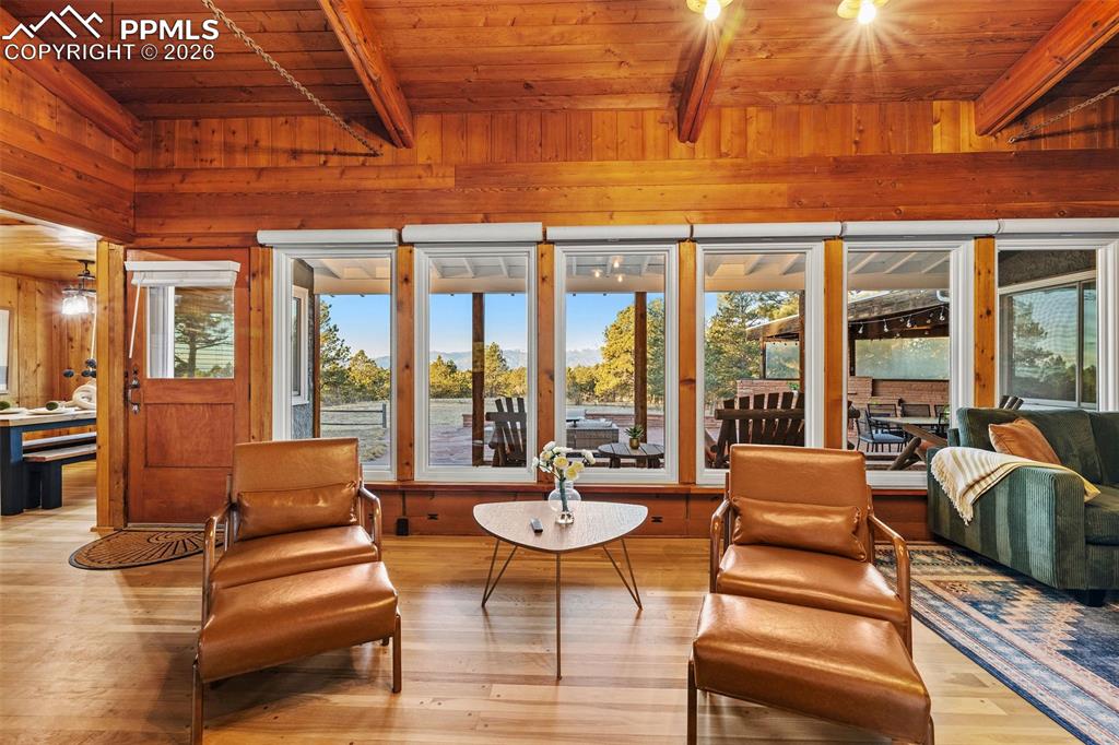 Image 24 of 50: Sitting Room