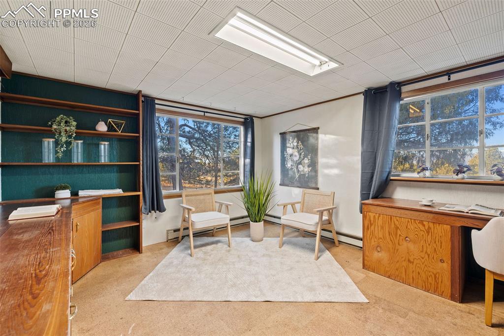 Image 40 of 50: Sitting Room