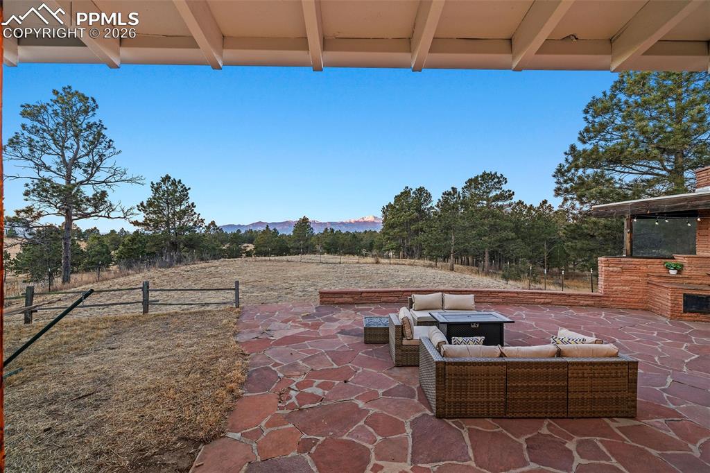 Image 42 of 50: Patio