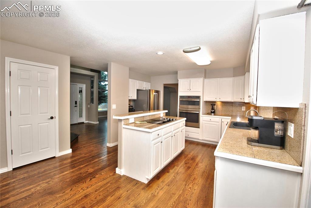 Image 11 of 44: Kitchen