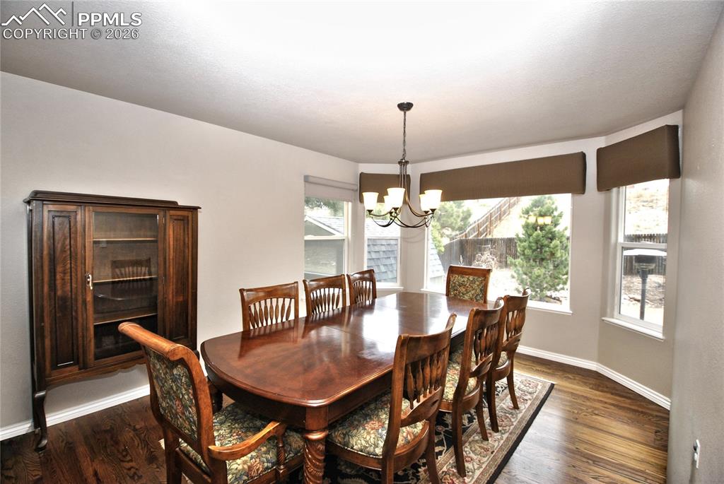 Image 7 of 44: Dining Area
