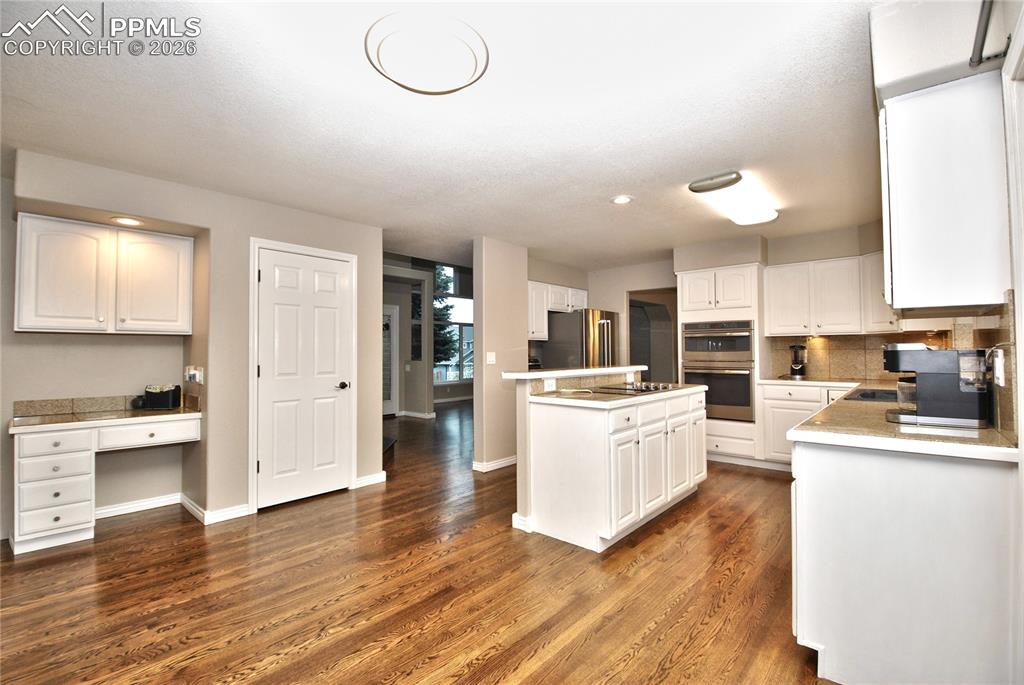 Image 8 of 44: Kitchen
