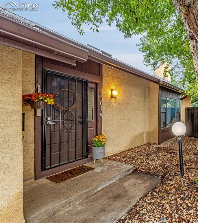 Caption: More than meets the eye! 4 Bed, 3 Bath Townhouse ready for you to enjoy!