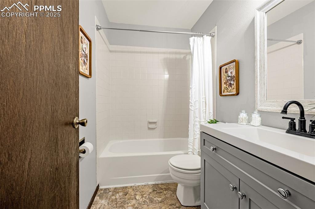 Image 19 of 19: Full bath upstairs with tub/shower and new vanity