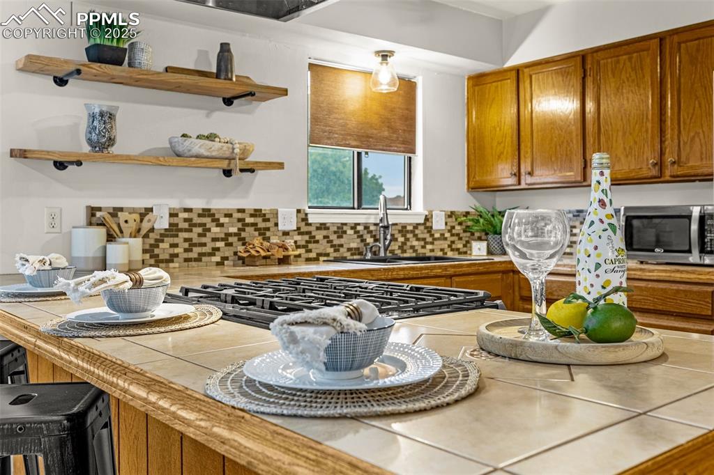 Image 9 of 19: Kitchen