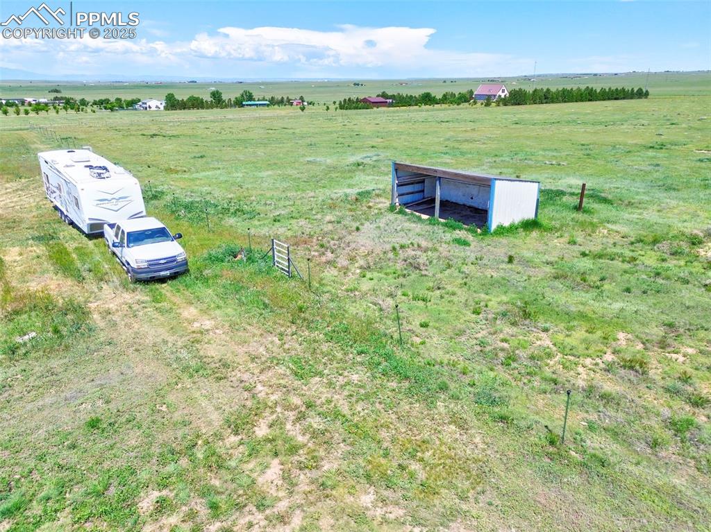 Image 41 of 50: 24x 12 Loafing Shed