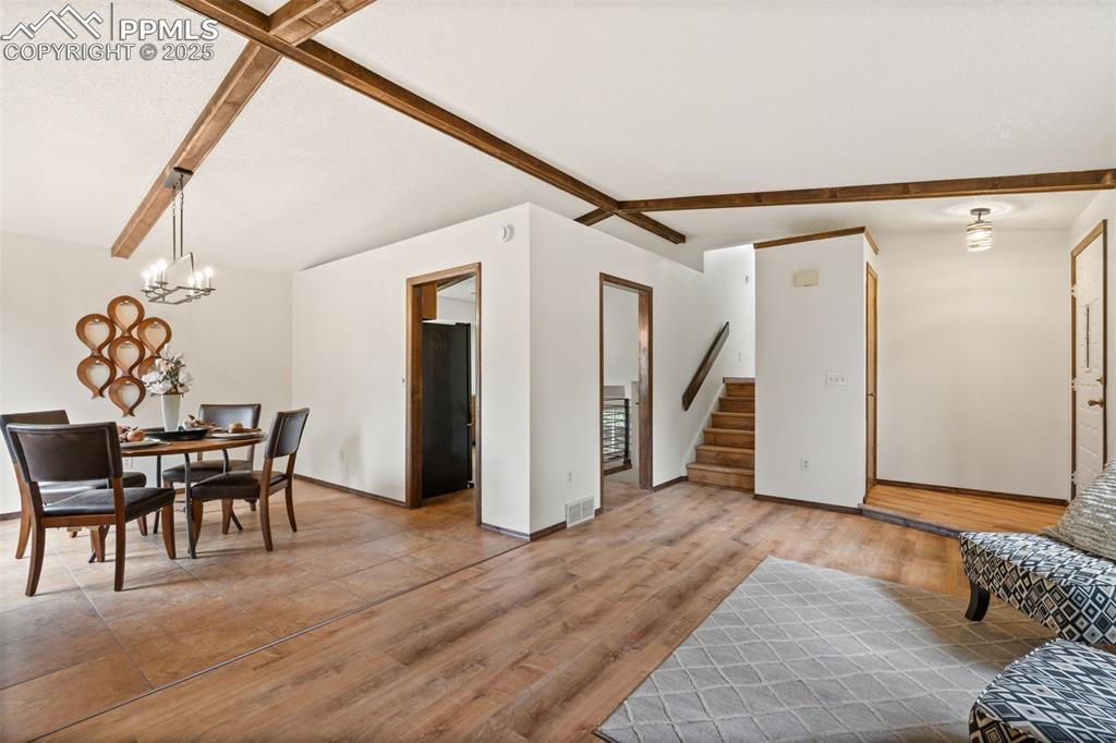 Image 14 of 32: Vaulted ceilings