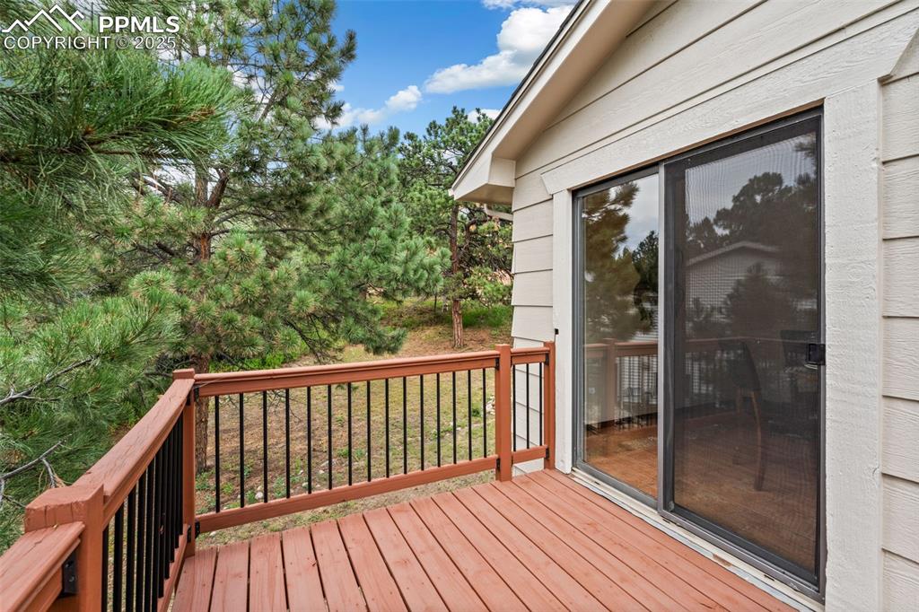 Image 30 of 32: Off dining room
