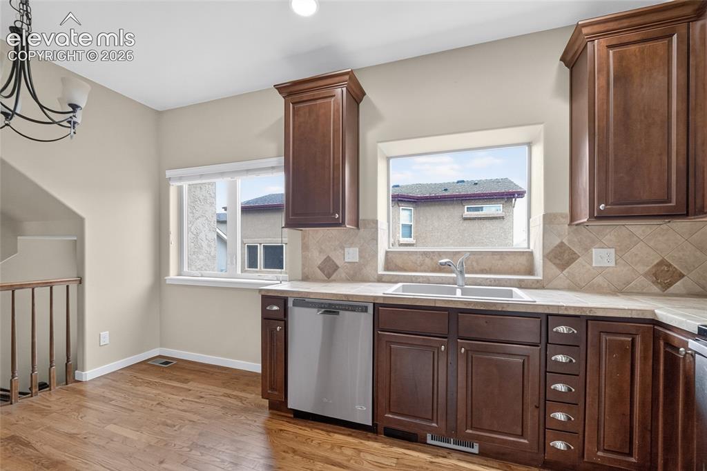 Image 12 of 40: Kitchen