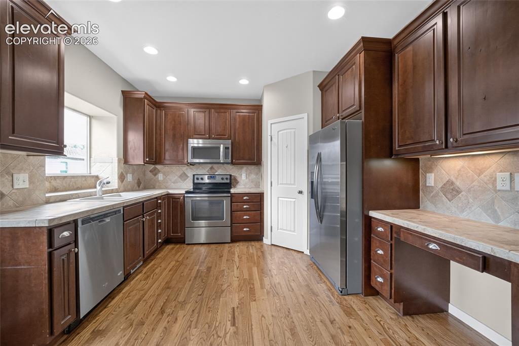 Image 13 of 40: Kitchen