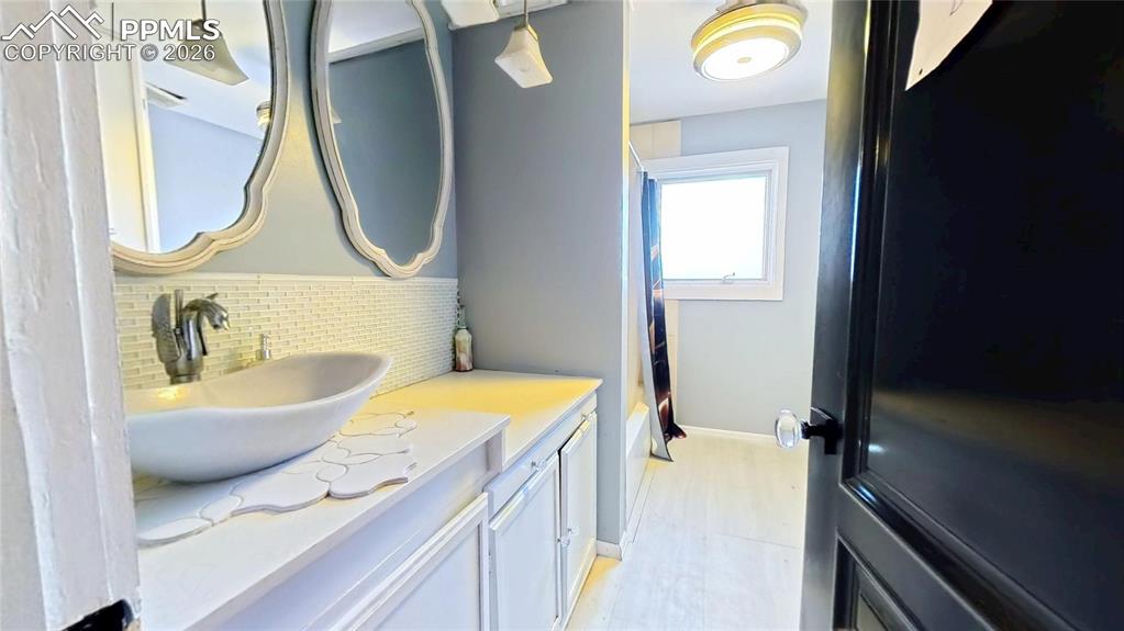 Image 14 of 29: main bath 