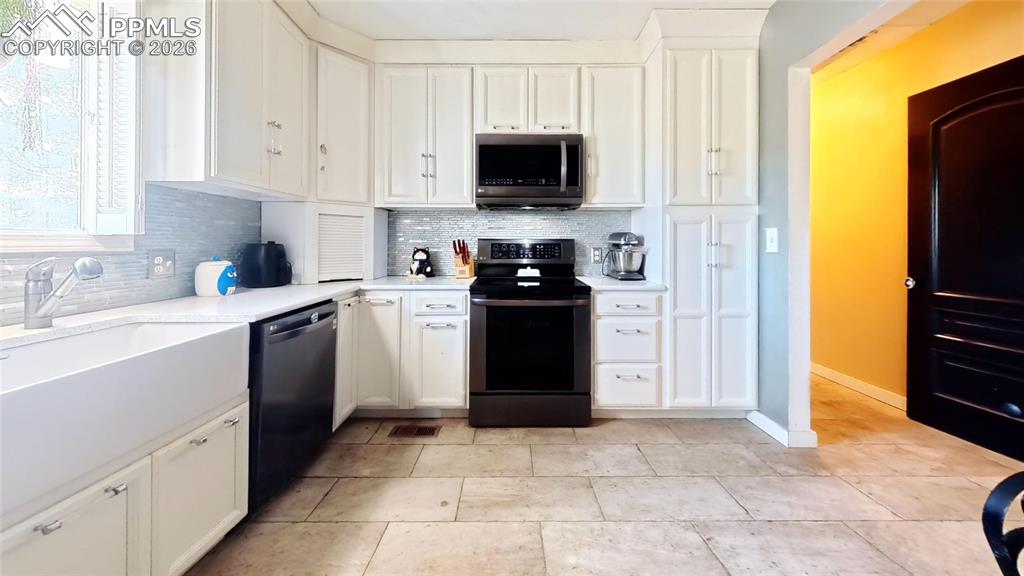 Image 3 of 29: kitchen