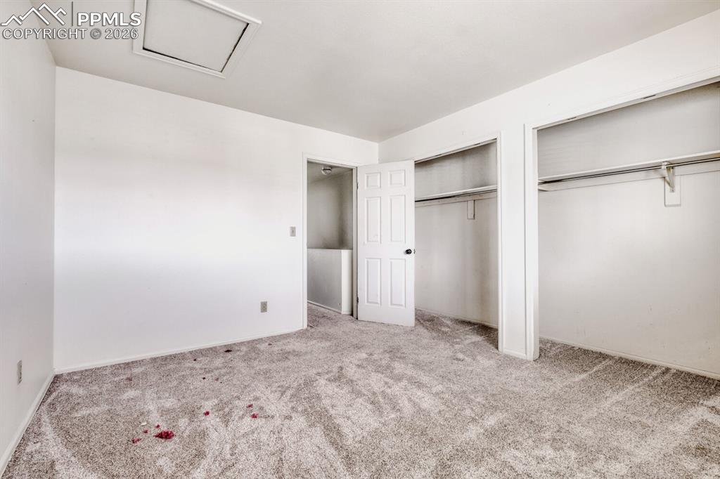 Image 10 of 17: Bedroom