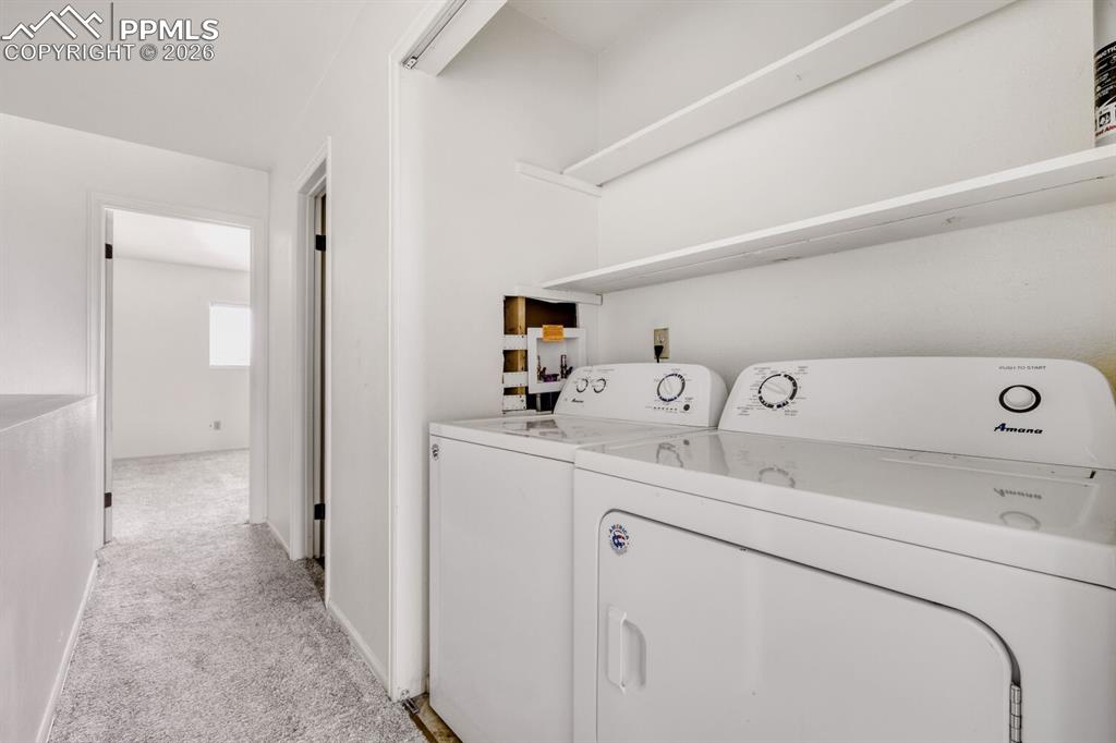 Image 16 of 17: Laundry