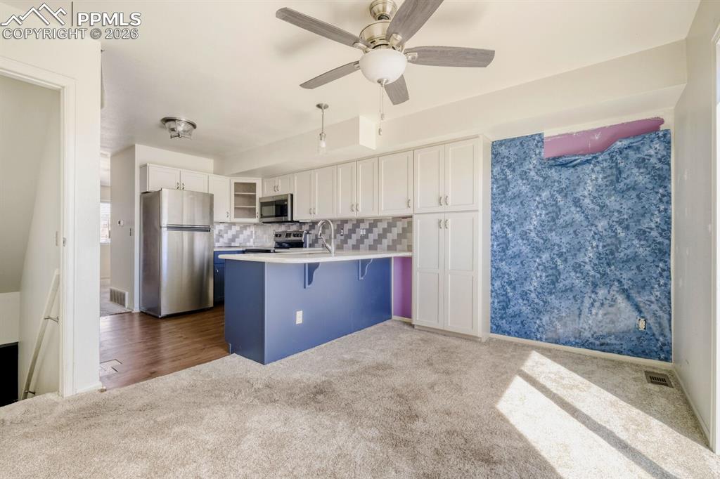 Image 6 of 17: Kitchen