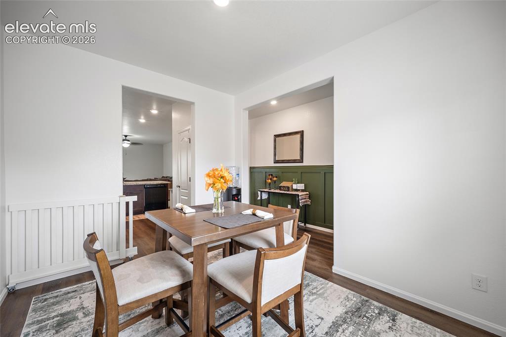 Image 12 of 42: Dining Area