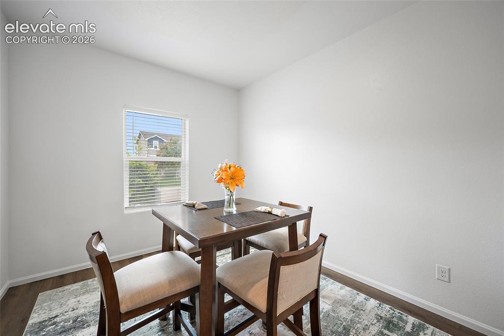 Image 13 of 42: Dining Area