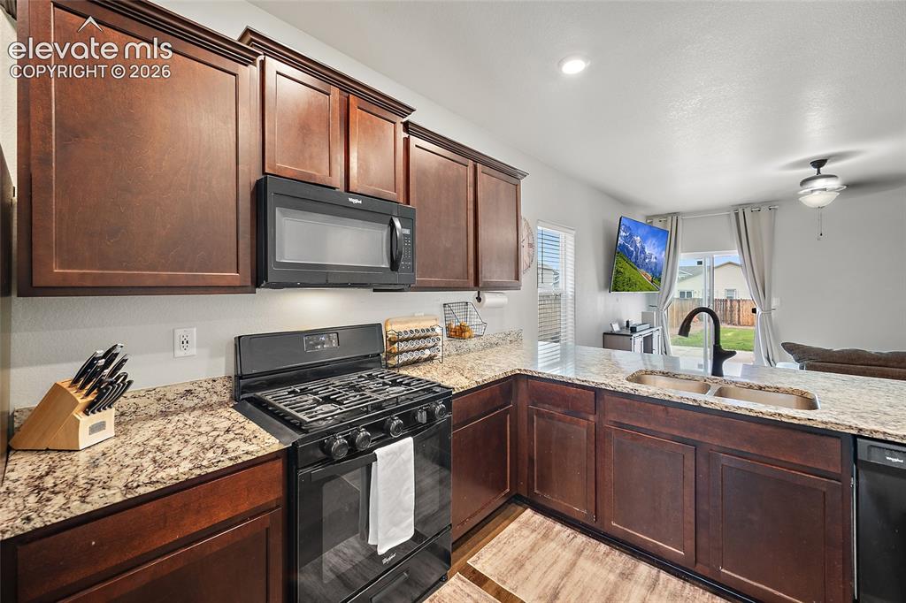 Image 6 of 42: Kitchen