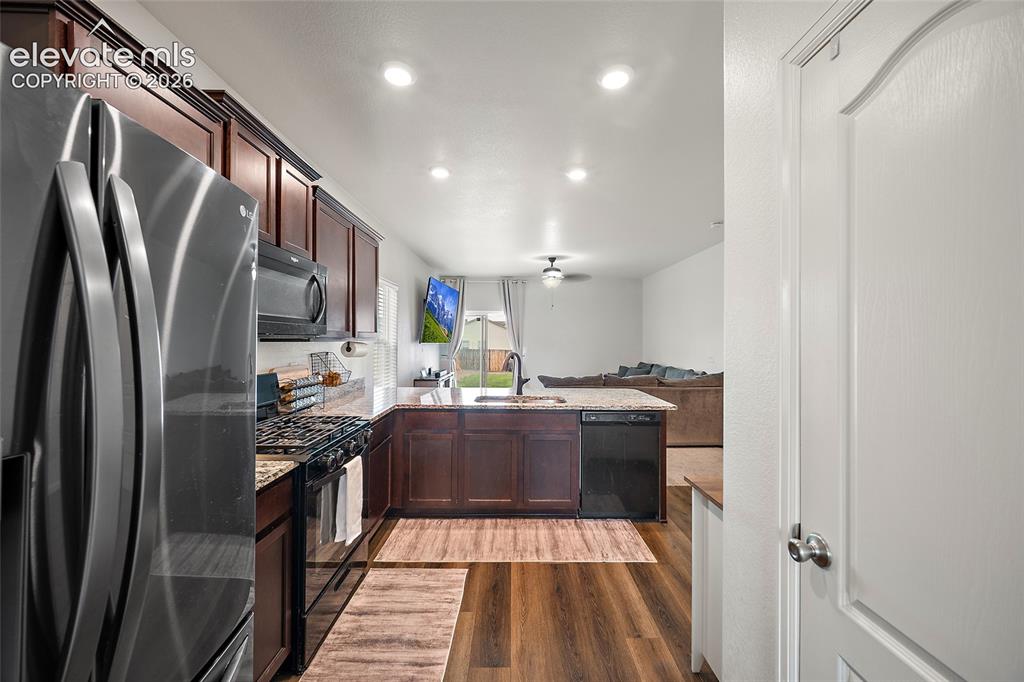 Image 9 of 42: Kitchen