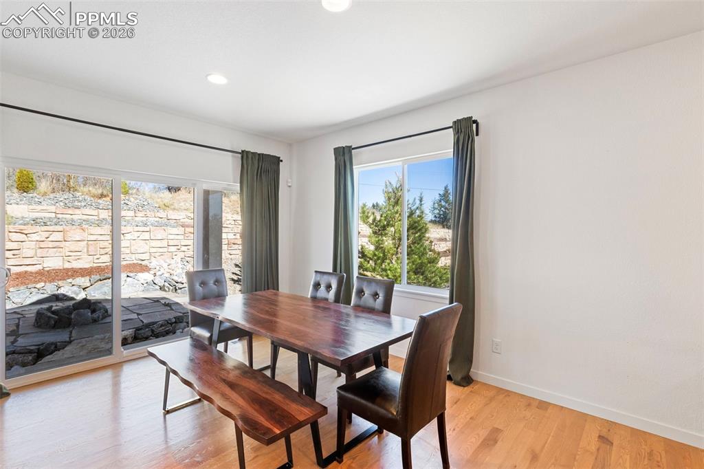 Image 12 of 44: Dining Area