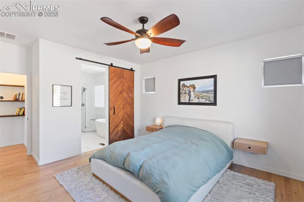 Image 15 of 44: Primary bedroom