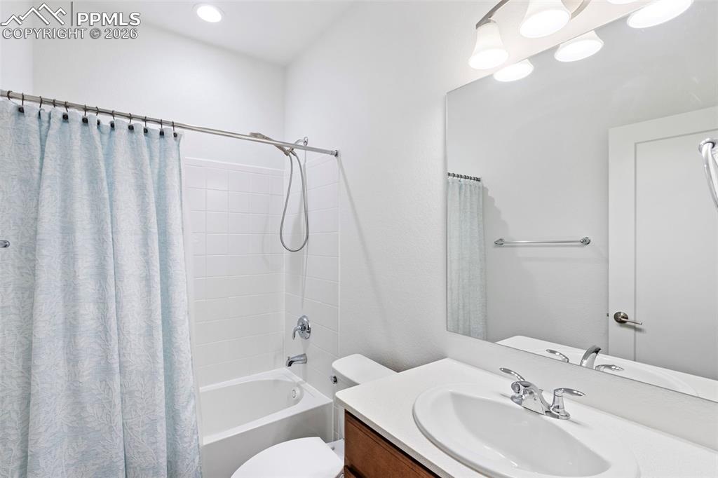 Image 31 of 44: Basement bathroom