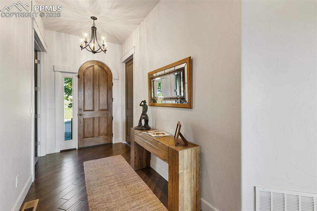 Image 10 of 50: Entry