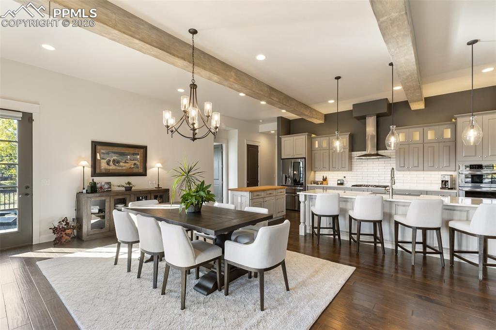 Image 16 of 50: Dining Area