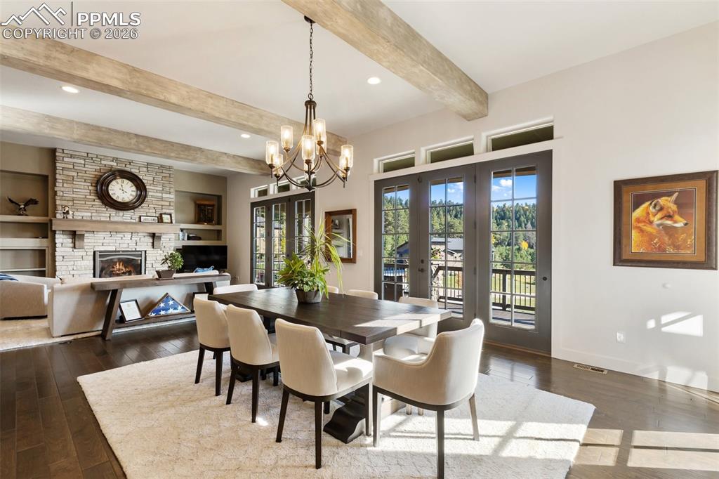 Image 19 of 50: Dining Area