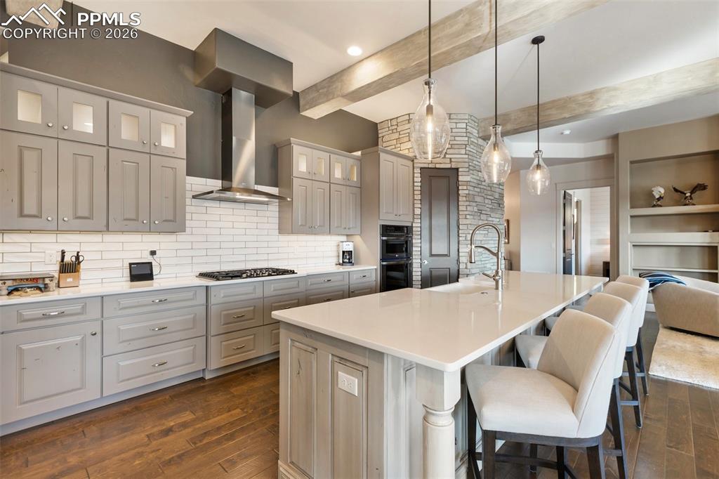 Image 21 of 50: Kitchen