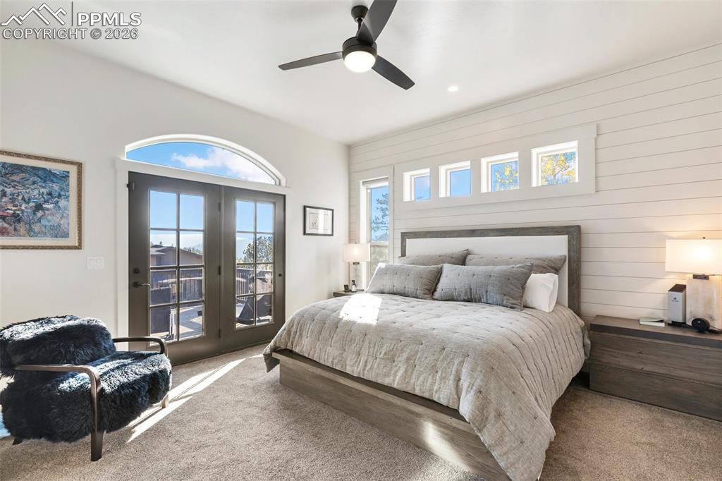 Image 27 of 50: Bedroom