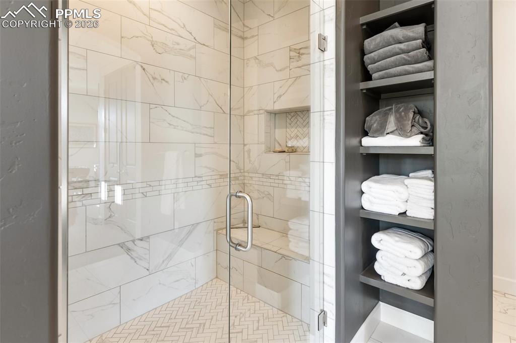 Image 31 of 50: Bathroom