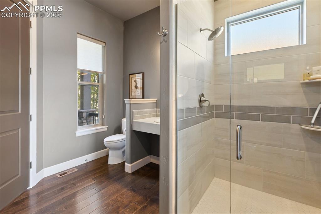 Image 41 of 50: Bathroom