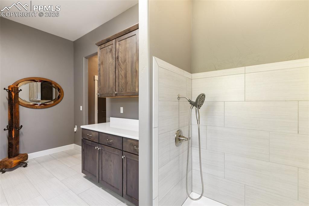 Image 45 of 50: Bathroom