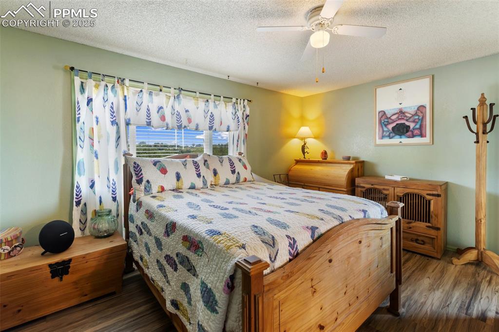 Image 27 of 38: Bedroom