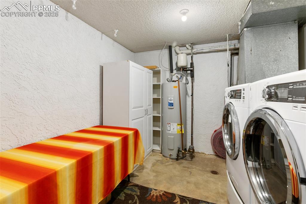 Image 32 of 38: Laundry