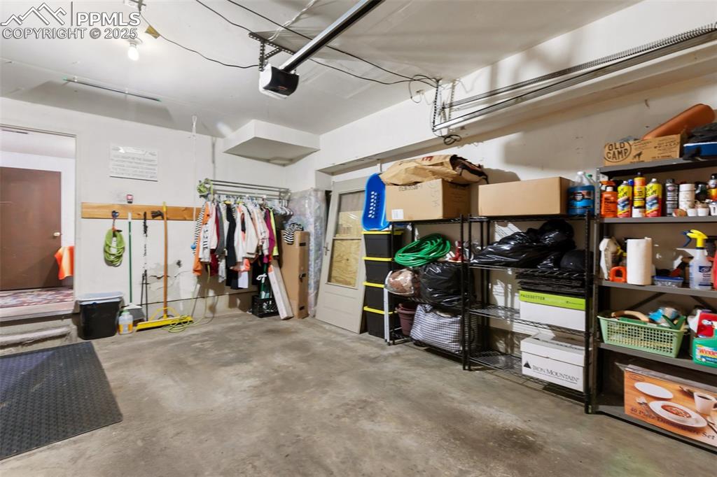 Image 33 of 38: Garage