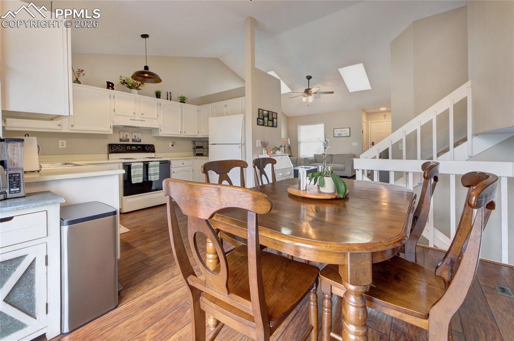 Image 10 of 34: Dining Kitchen