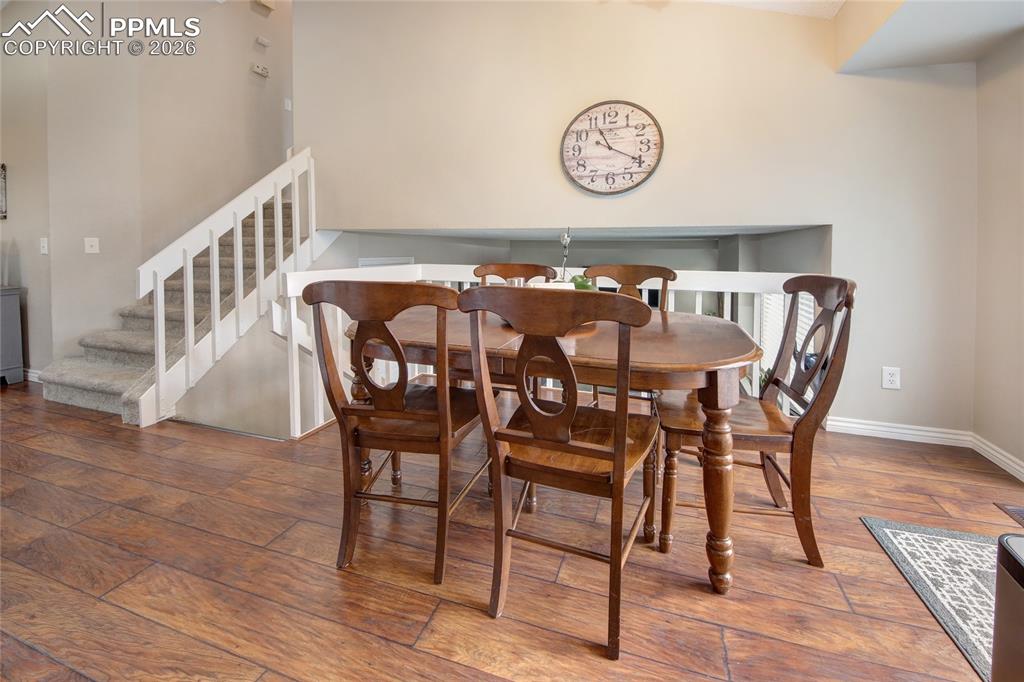 Image 11 of 34: Dining Area