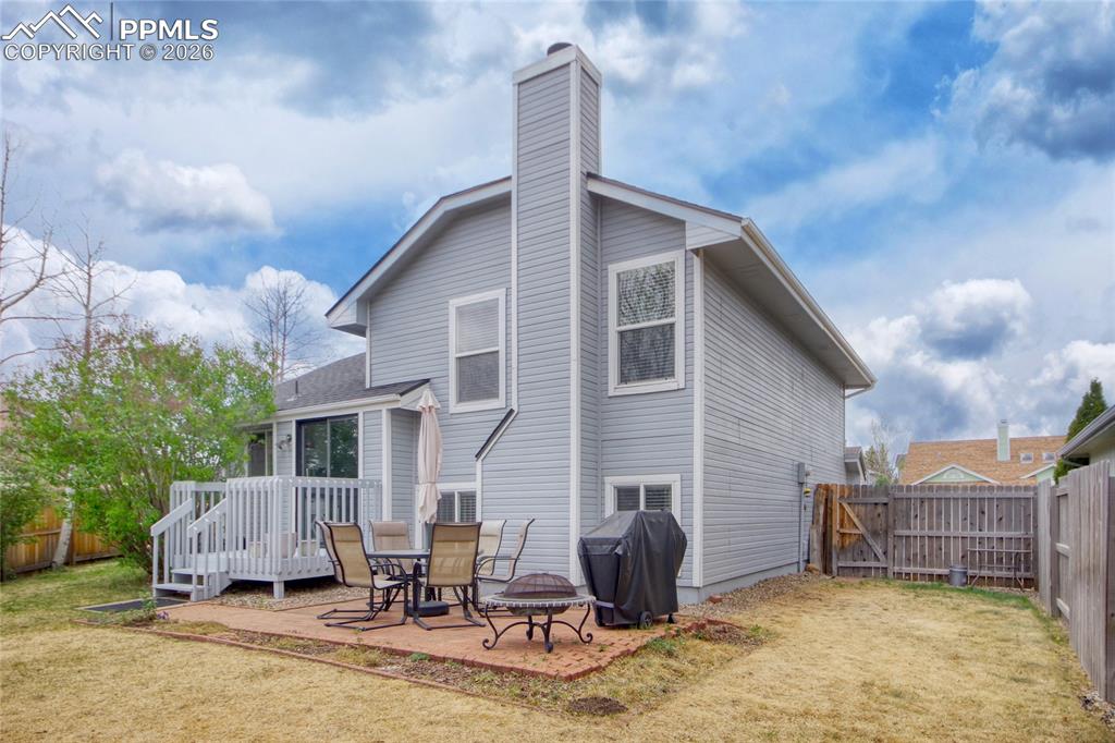 Image 28 of 34: Back of Structure