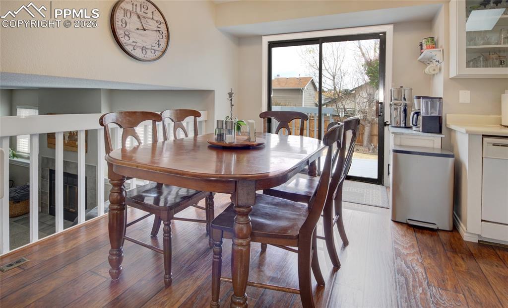 Image 8 of 34: Dining Area