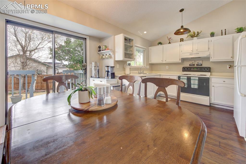 Image 9 of 34: Dining/Kitchen