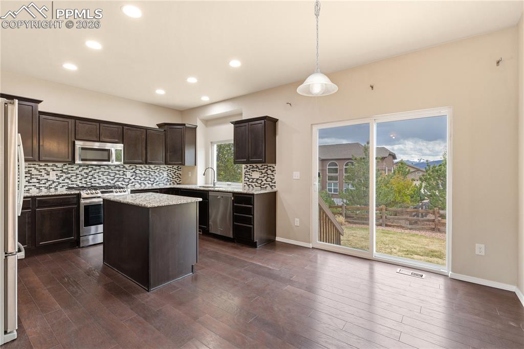 Image 11 of 50: Kitchen