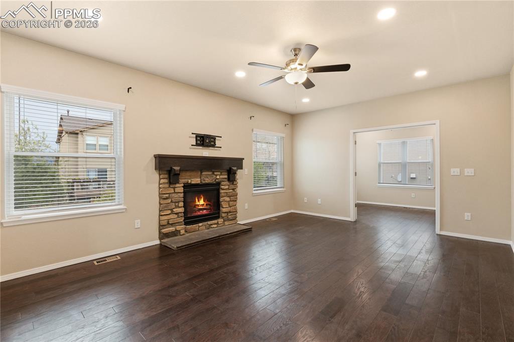 Image 14 of 50: Living Room