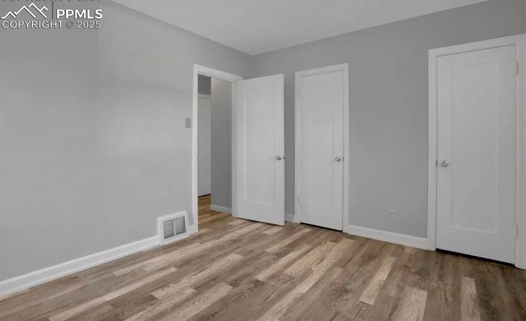 Image 12 of 21: Bedroom