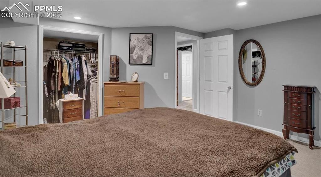 Image 13 of 21: Bedroom