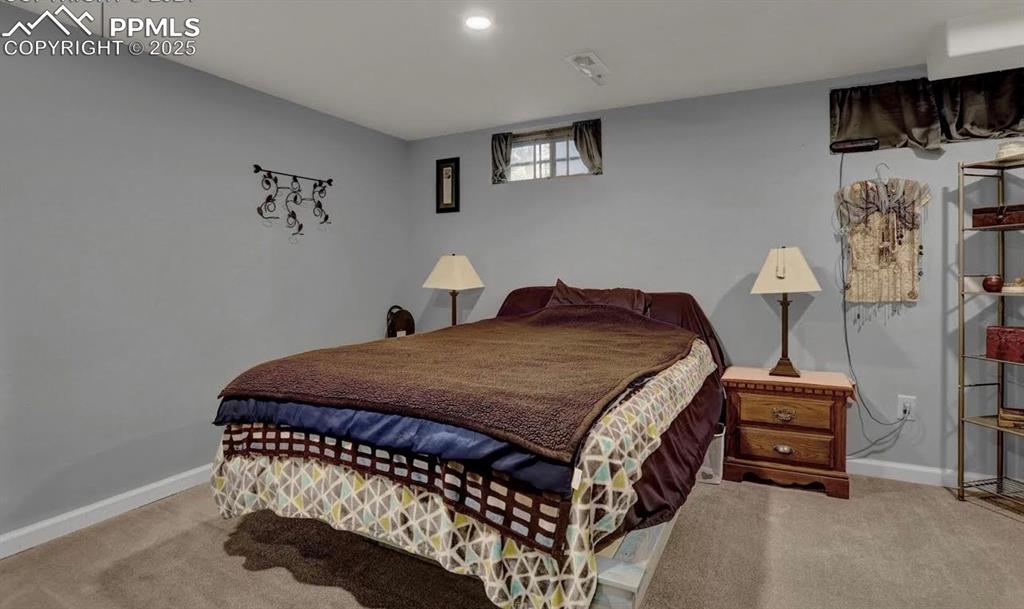 Image 14 of 21: Bedroom