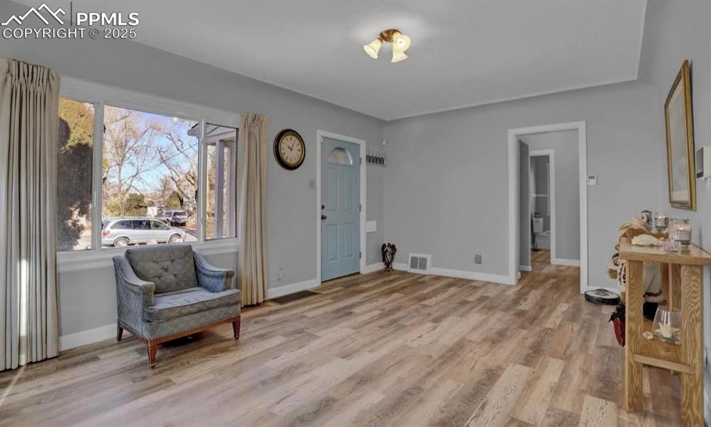 Image 2 of 21: Sitting Room