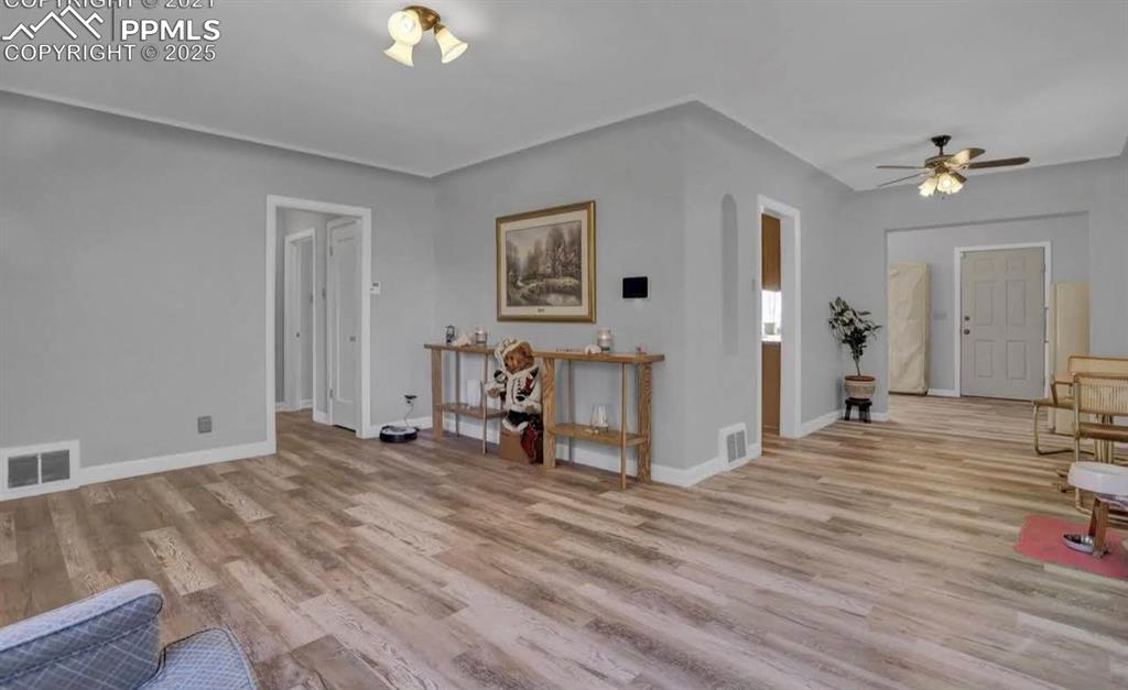 Image 3 of 21: Living Room